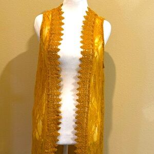 Polly & Esther Golden Lace Top